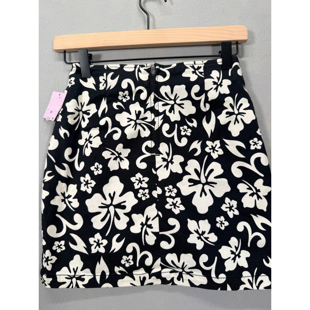 Wild Fable Black White Hibiscus Floral Mini Skirt Front Slit Size 00
